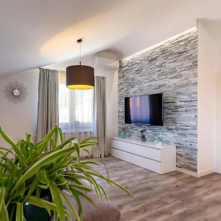 Mladenka 2 Apartment *