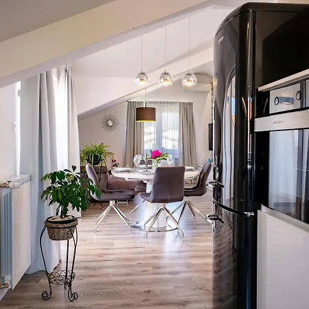 Mladenka 2 Apartment
