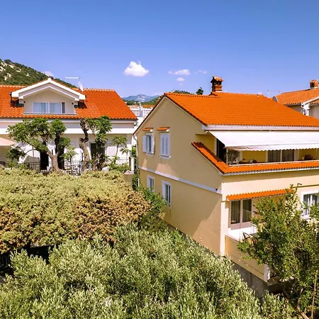 Apartment Mladenka 2 *