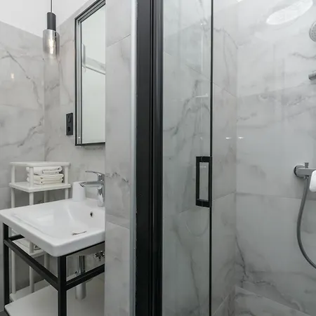 Apartment Mladenka 2 *