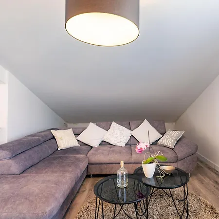 Mladenka 2 Apartment