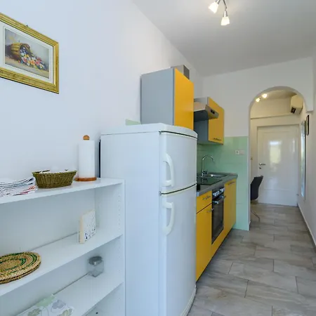 Mladenka 2 Apartment