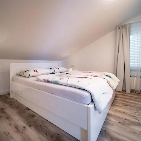 Apartment Mladenka 2 *