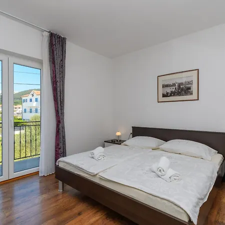 Apartment Mladenka 2 *