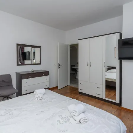 Apartment Mladenka 2