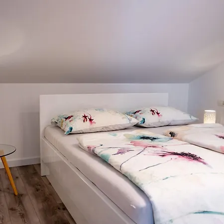 Mladenka 2 Apartment